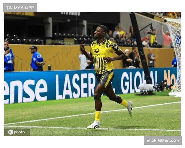 吉拉西支点作用凸显 多特蒙德长传战术针对性奏效